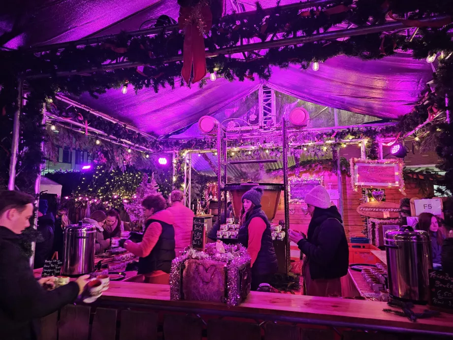 Weihnachtsmarkt Weiße-Lilie-Brunnen