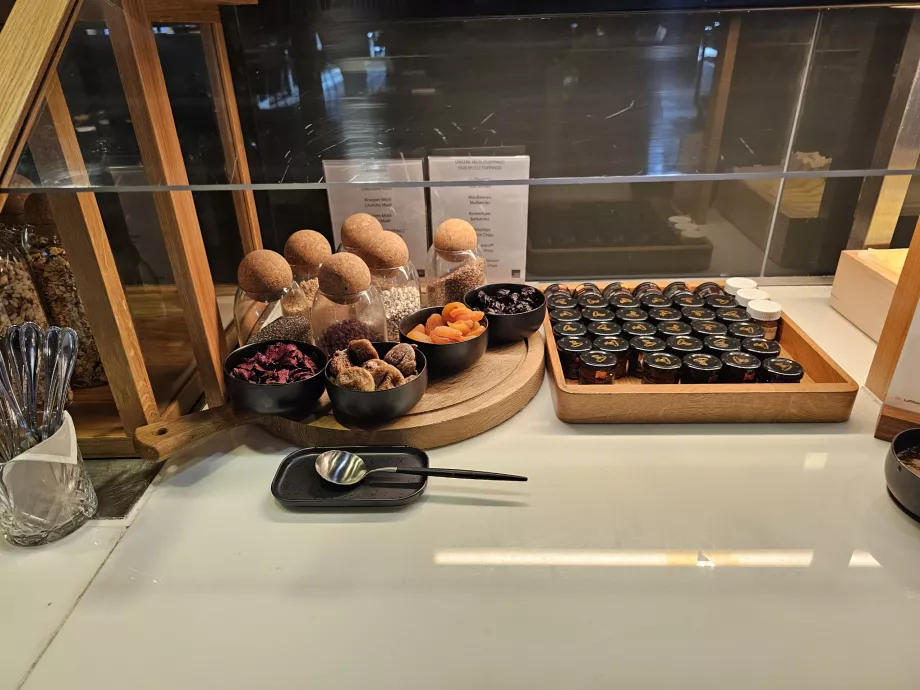 Μπουφές - μαρμελάδες και αποξηραμένα φρούτα