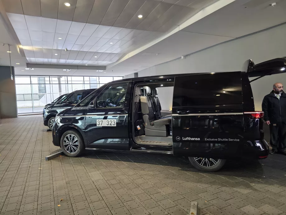 Μεταφορά με λιμουζίνα στο αεροπλάνο