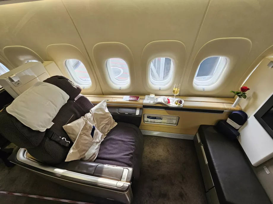 Κάθισμα πρώτης θέσης με 2 μαξιλάρια