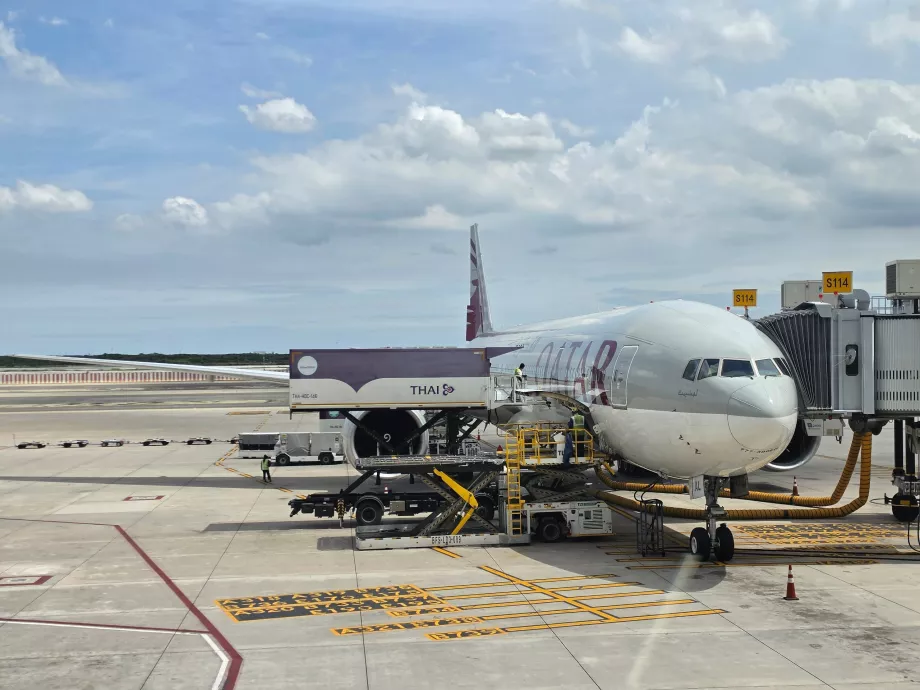 Το Boeing 777-300 μας μετά την προσγείωση στη Μπανγκόκ