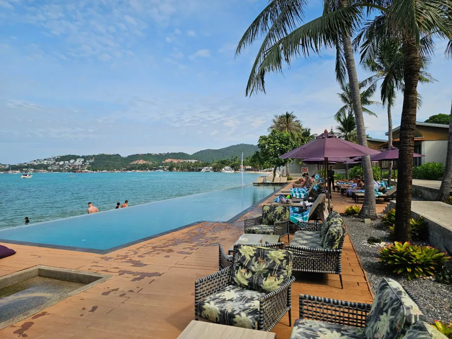 Tropicana Club στην παραλία Bangrak