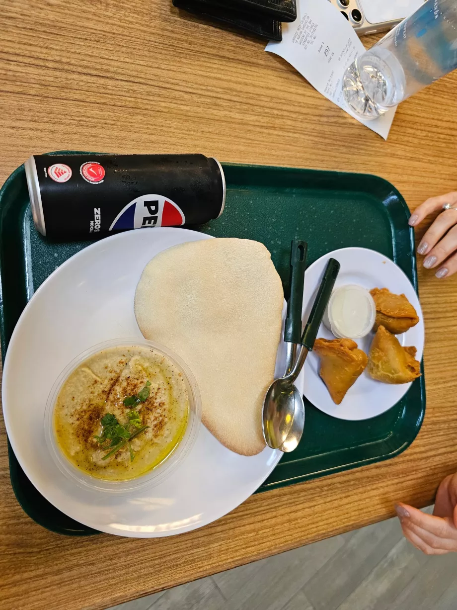 Food Court, Κήποι δίπλα στον κόλπο