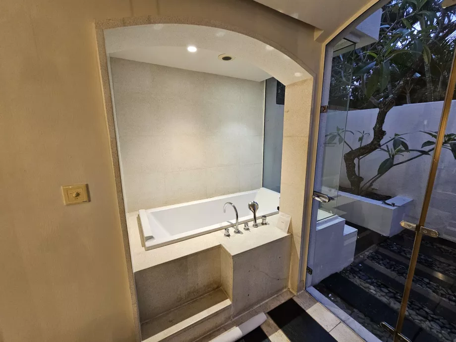 Μπάνιο, μπανιέρα