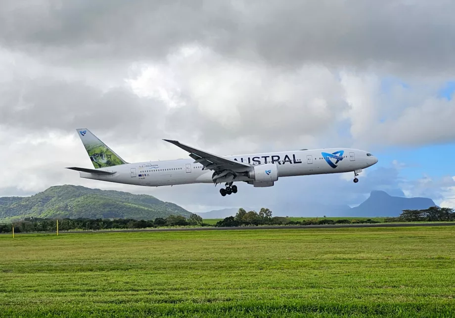 Boeing 777 Air Austral στο αεροδρόμιο του Μαυρίκιου