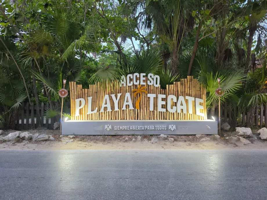 Ένα από τα beach club στο Τουλούμ