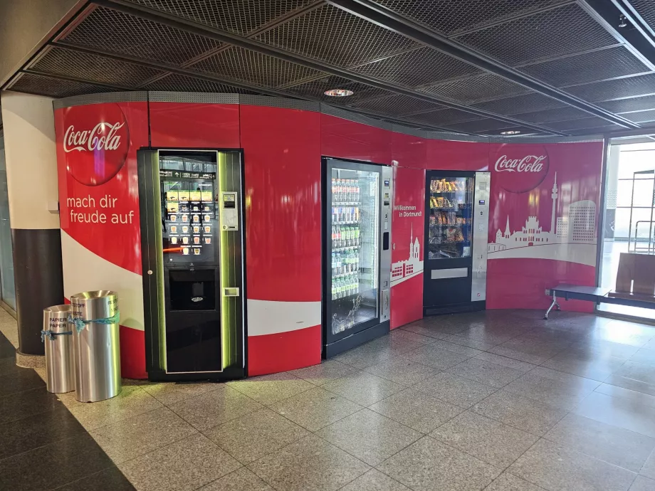 Αυτόματοι πωλητές στην αίθουσα αφίξεων