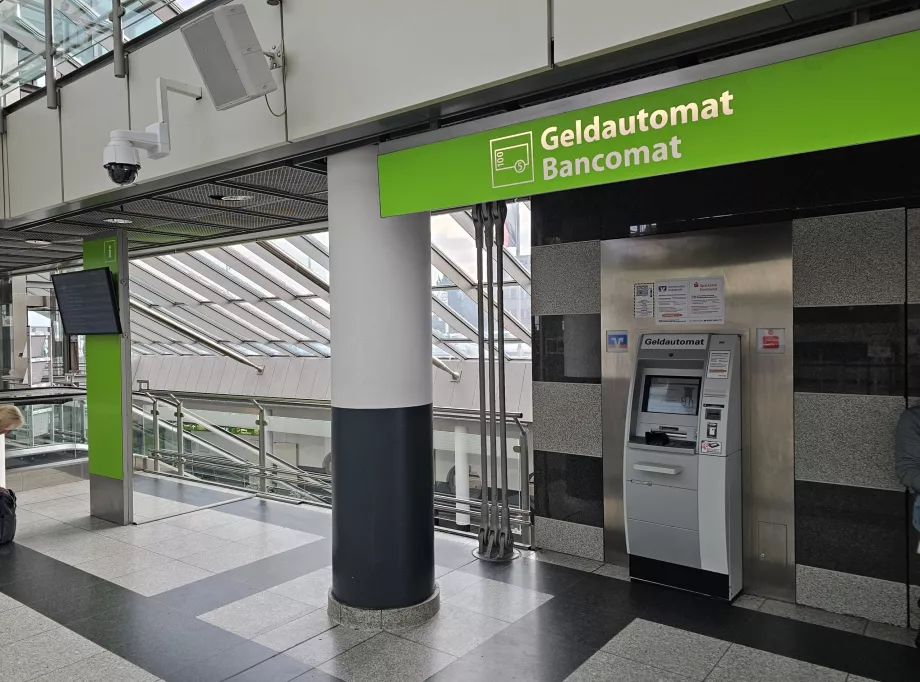 ΑΤΜ στην αίθουσα αναχωρήσεων