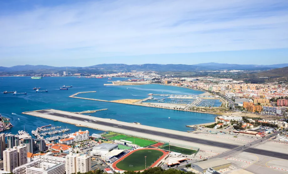 άφιξη από το αεροδρόμιο Γιβραλτάρ