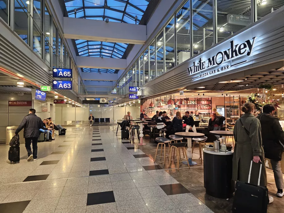 Εστιατόριο στην περιοχή διέλευσης