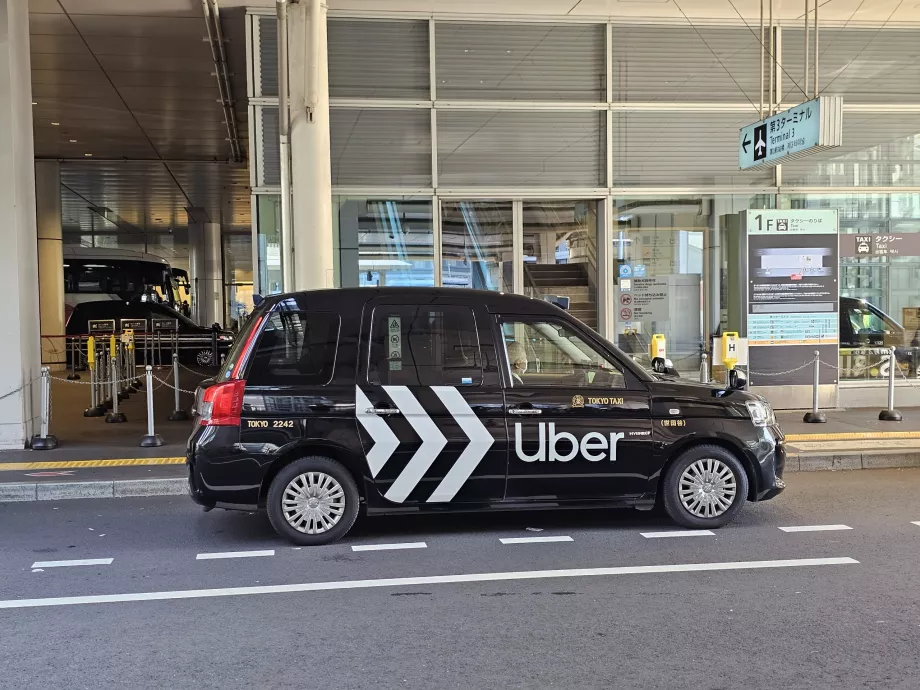 Uber έξω από τον τερματικό σταθμό 3