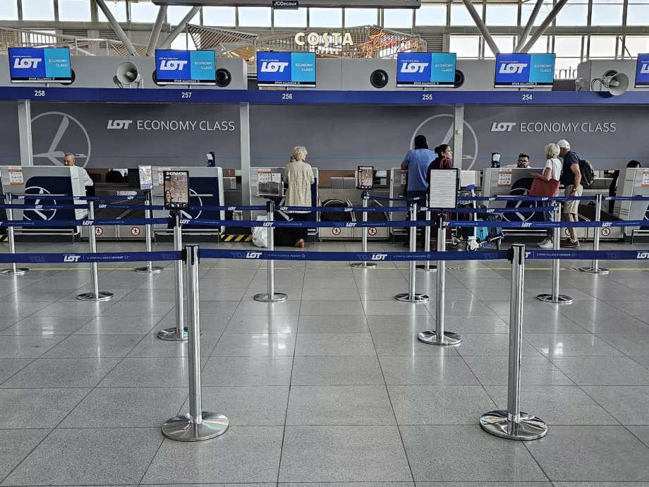 Check-in στο αεροδρόμιο, LOT