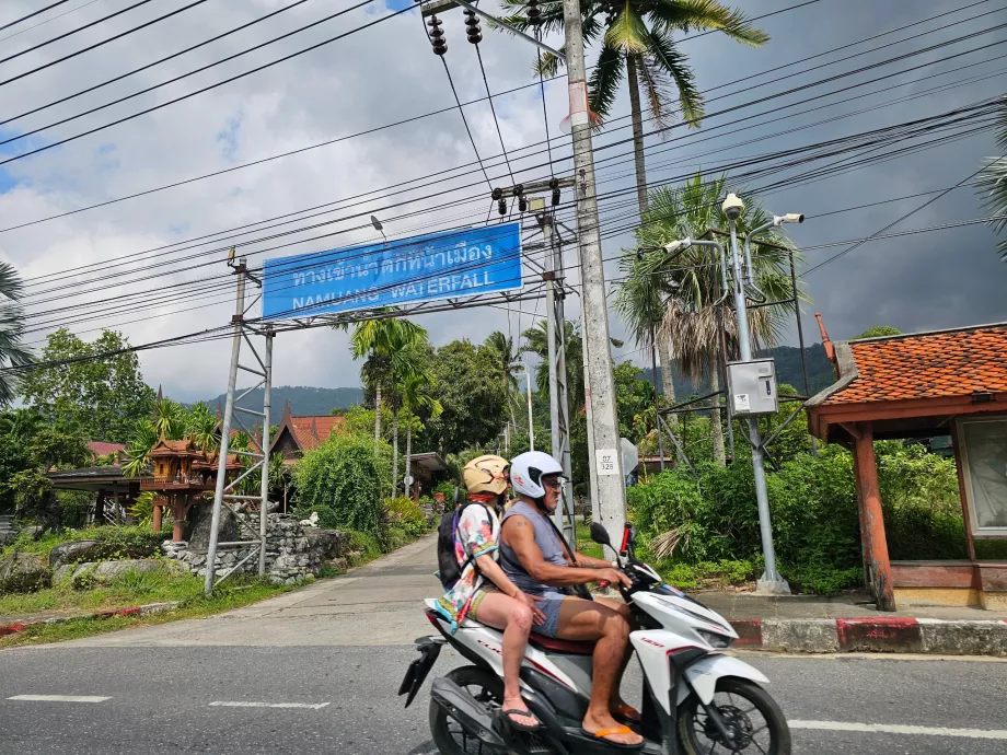 Καταρράκτης Na Muang 1, είσοδος