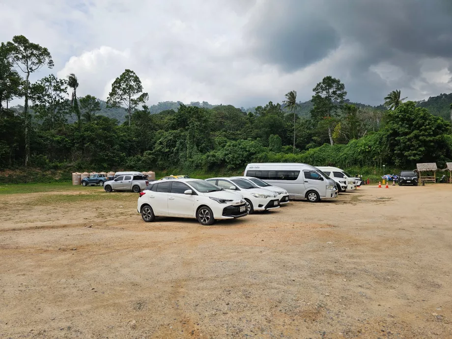 Στάθμευση κάτω από τις πέτρες επικάλυψης