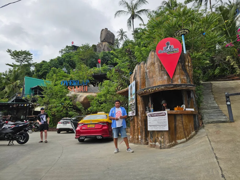 Ταμείο και χώρος στάθμευσης στο Overlap Stone 1