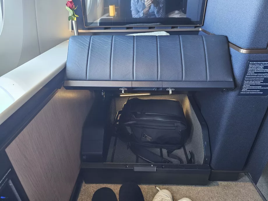 Χώρος αποθήκευσης στο υποπόδιο