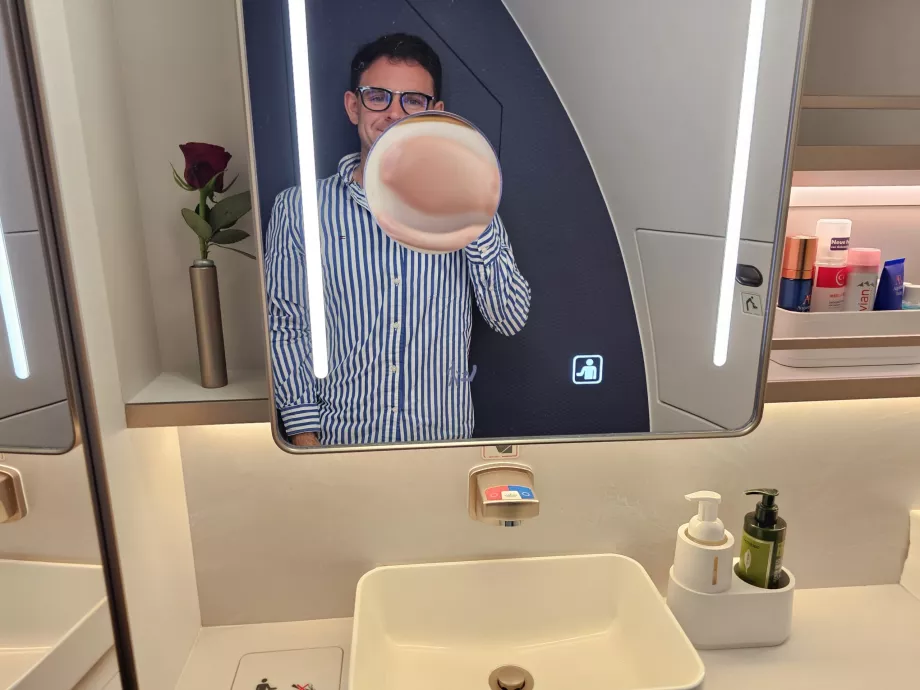 Εγώ στην τουαλέτα της Πρώτης Θέσης