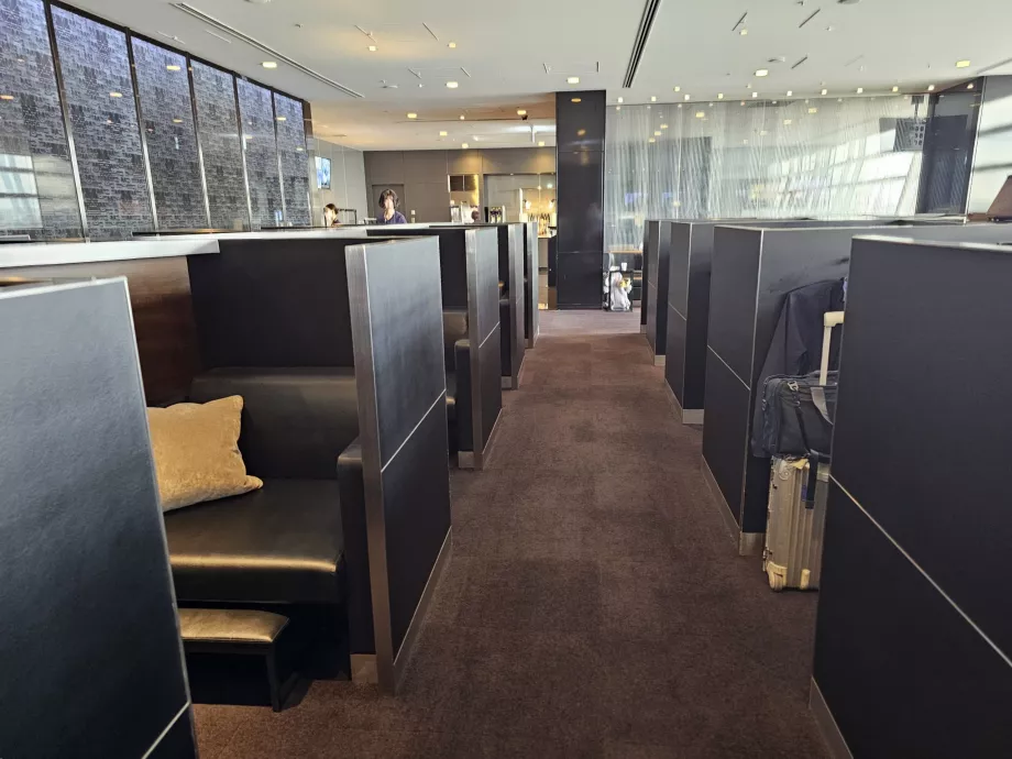 Καθίσματα που μιμούνται την Πρώτη Θέση της ANA