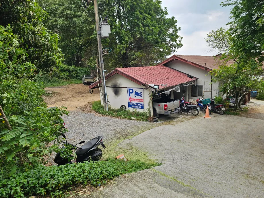 Παραλία Coral Cove, χώρος στάθμευσης για σκούτερ