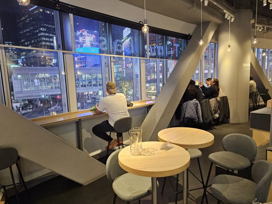 Μοιραστείτε το σαλόνι