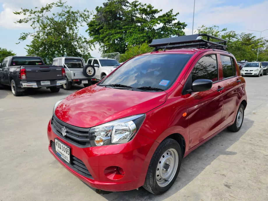 Ενοικίαση αυτοκινήτου στο χώρο στάθμευσης στη μαρίνα