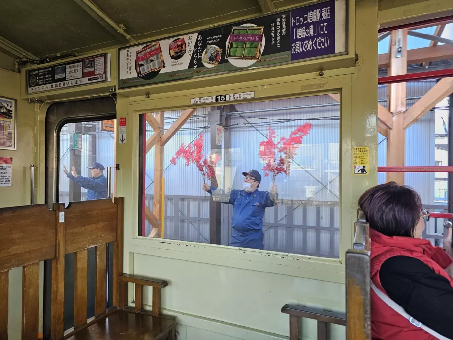 Αποχαιρετισμός στο προσωπικό και τους αποστολείς μας