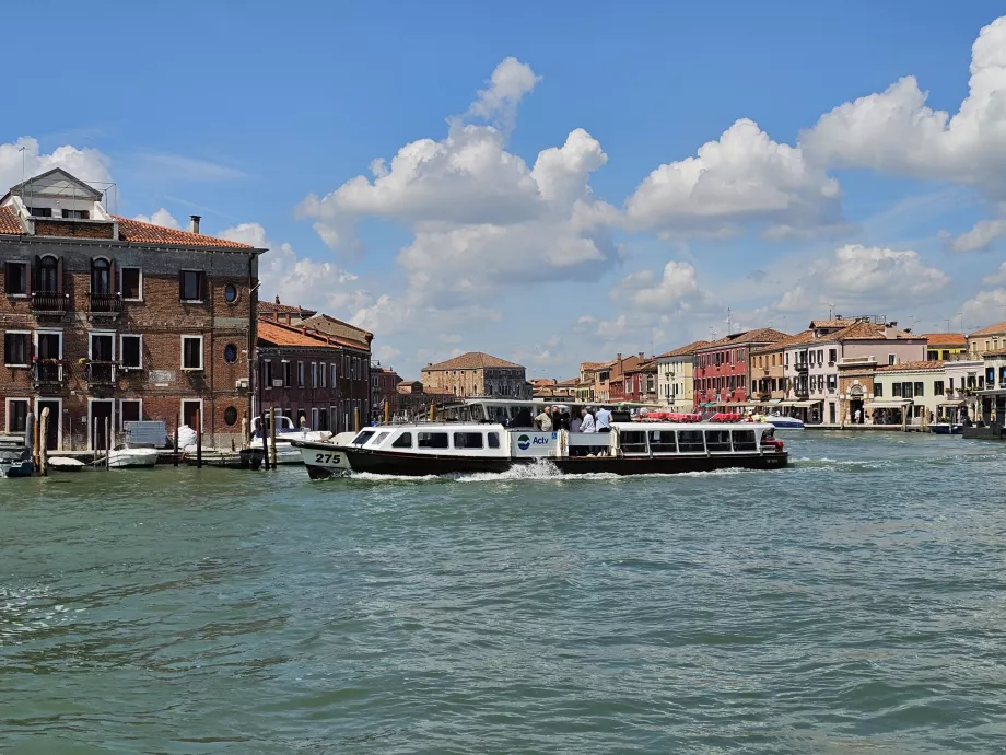 Vaporetto στο Murano