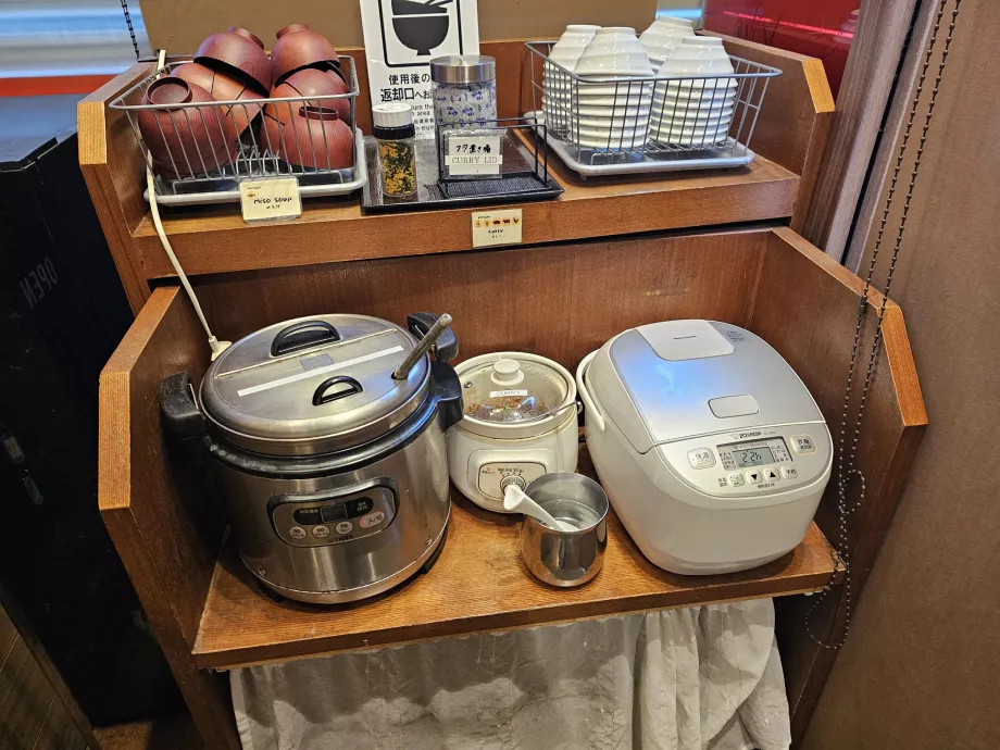 Πρωινό - ρύζι και σούπα μίσο