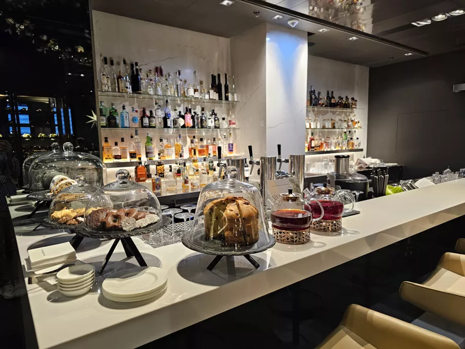 Σαλόνι Πρώτης Θέσης (Κεντρικός Αεροσταθμός) - μπαρ