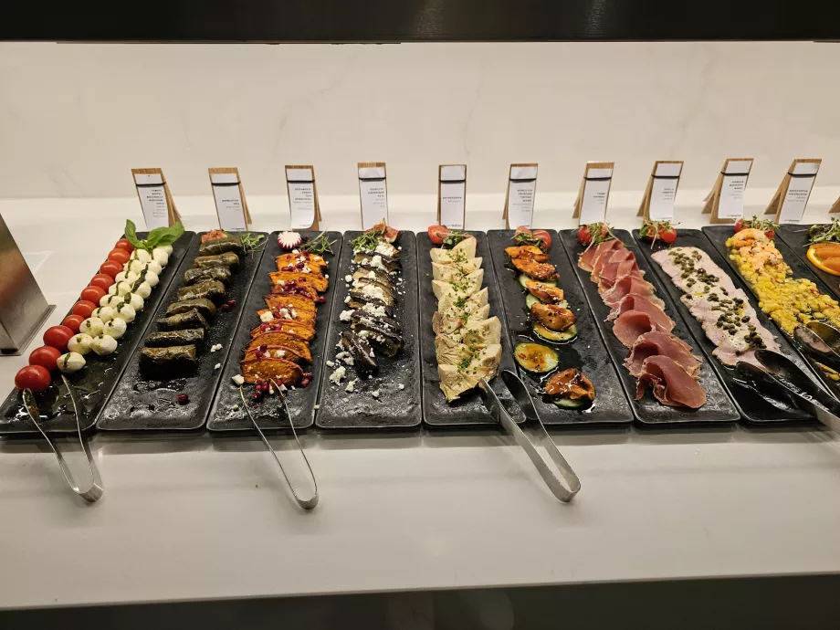 Σαλόνι Πρώτης Θέσης (Κεντρικός Αεροσταθμός) - κρύα κουζίνα