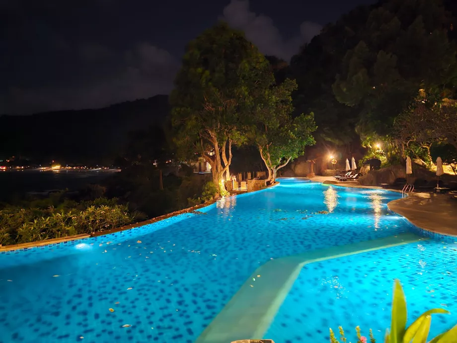 Μεγάλη πισίνα του ξενοδοχείου