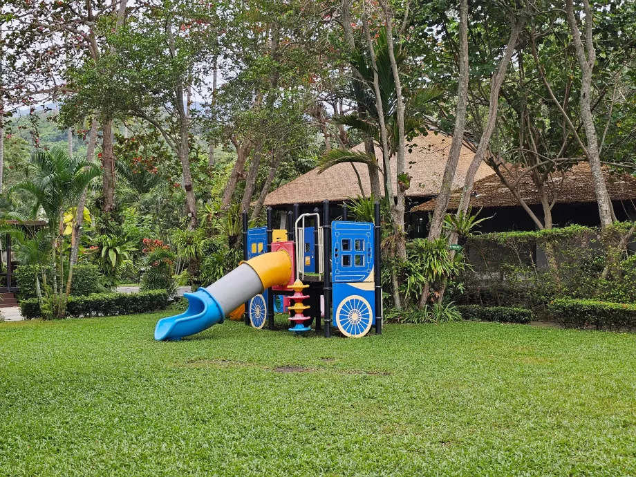 Μικρή παιδική χαρά για παιδιά