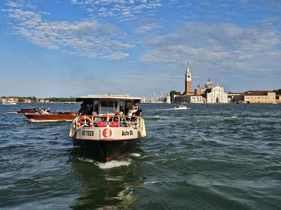 Vaporetto στην Piazza San Marco