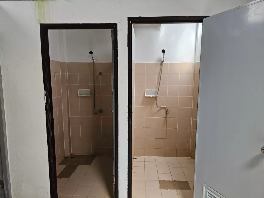 Δωρεάν ντους στον καταρράκτη Phaeng Noi