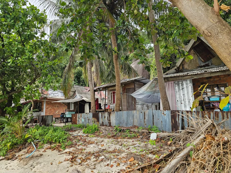 Rin Nai Beach, μια παραθαλάσσια παραγκούπολη