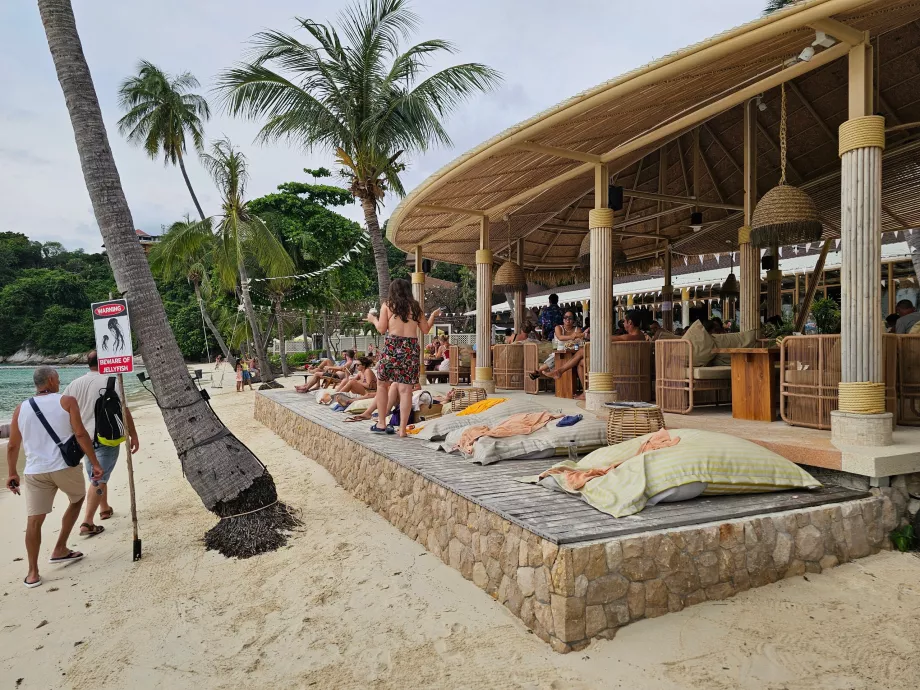 Παραλία Rin Nai