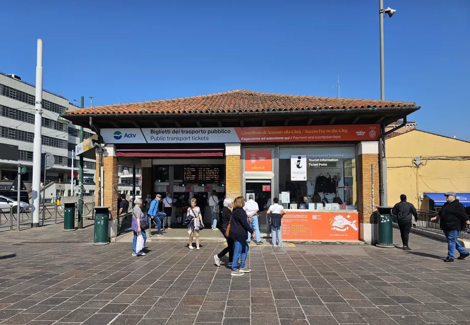 Γραφείο εισιτηρίων στην Piazzale Roma
