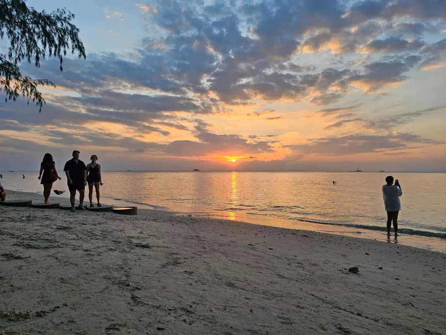 Ηλιοβασίλεμα στην παραλία Zen