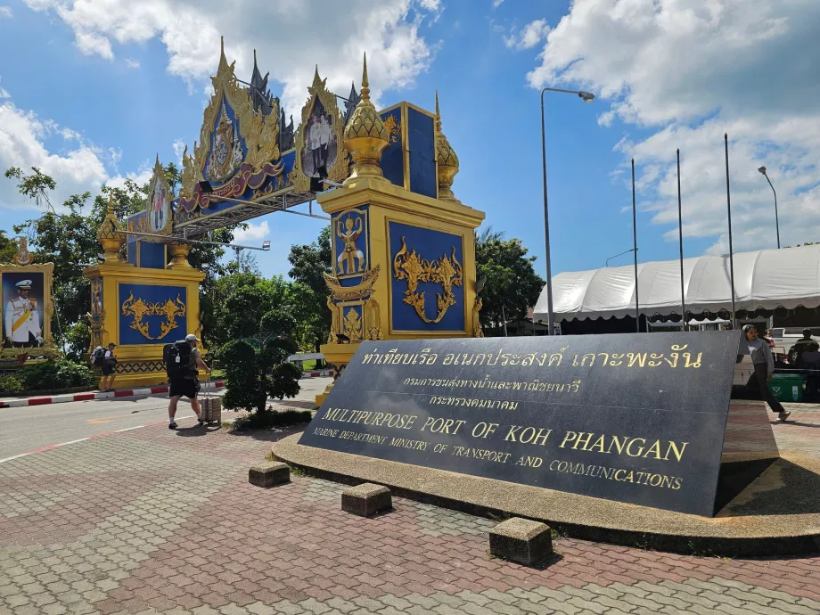 Κύρια είσοδος στη μαρίνα Thong Sala