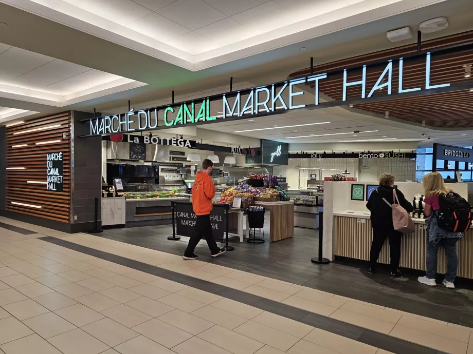Food Court στο τμήμα διέλευσης