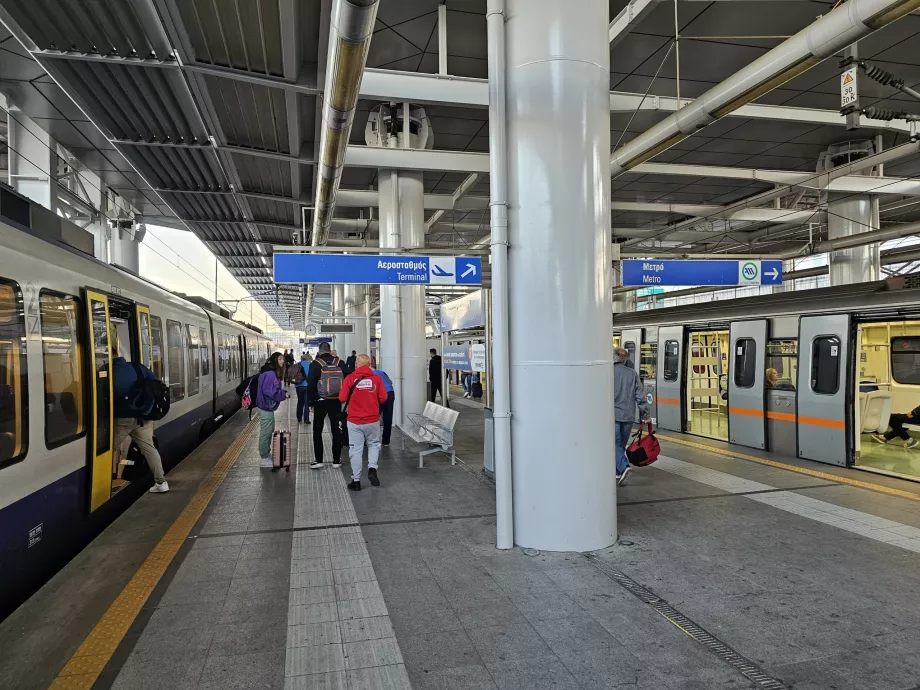 Διαχωρισμός τροχιάς στην πλατφόρμα: αριστερά προαστιακός, δεξιά μετρό