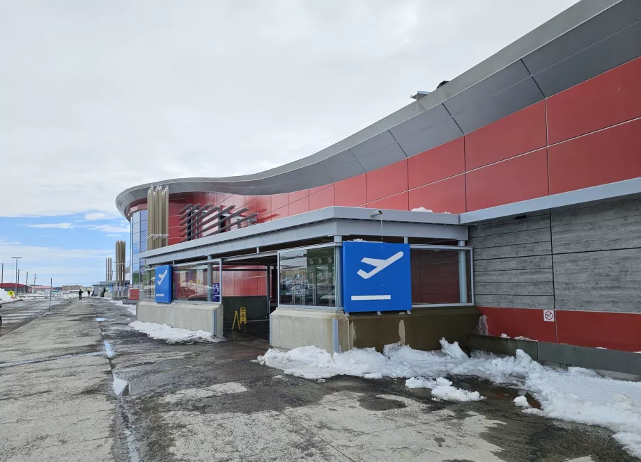 άφιξη από το αεροδρόμιο Iqaluit