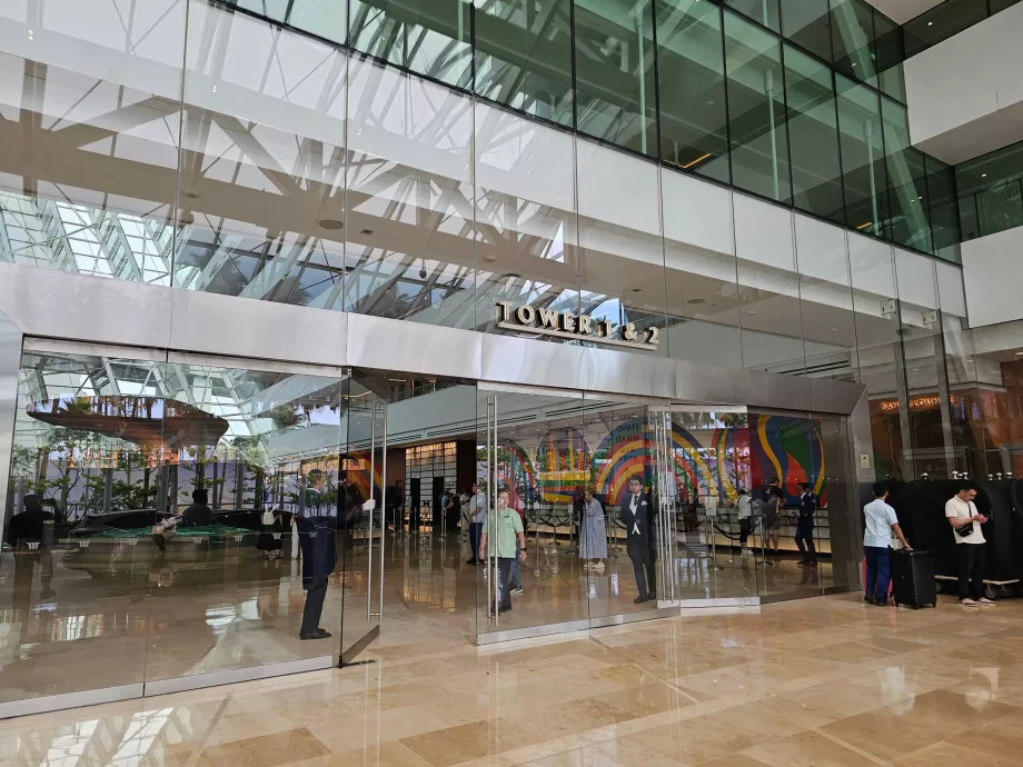 Είσοδος στην κύρια υποδοχή