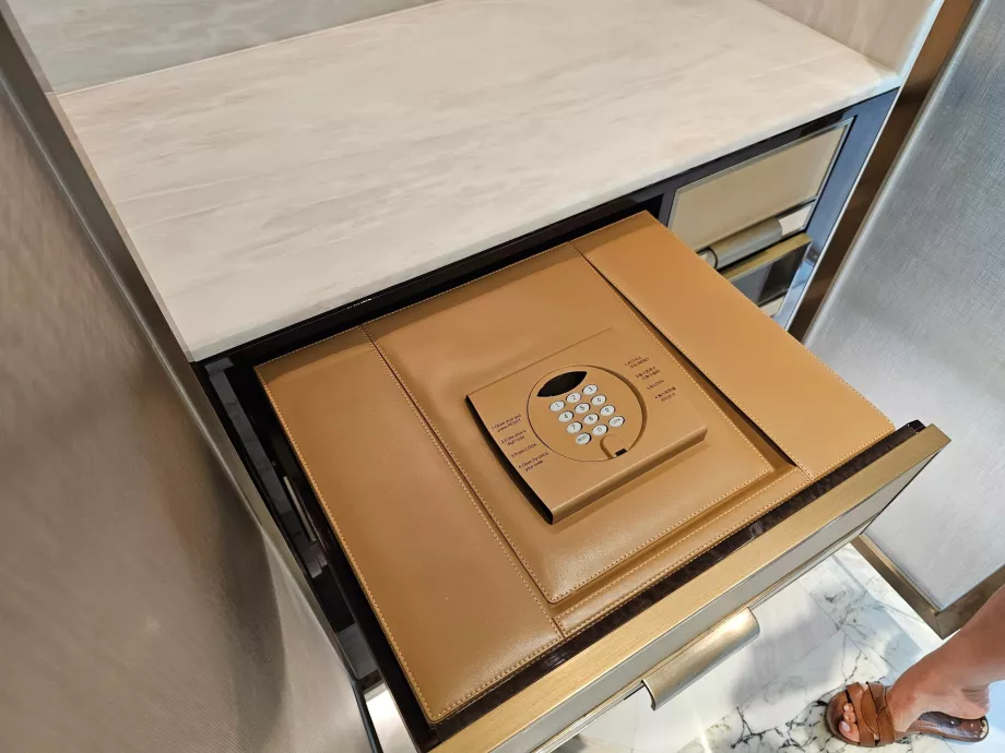 Χρηματοκιβώτιο στο δωμάτιο