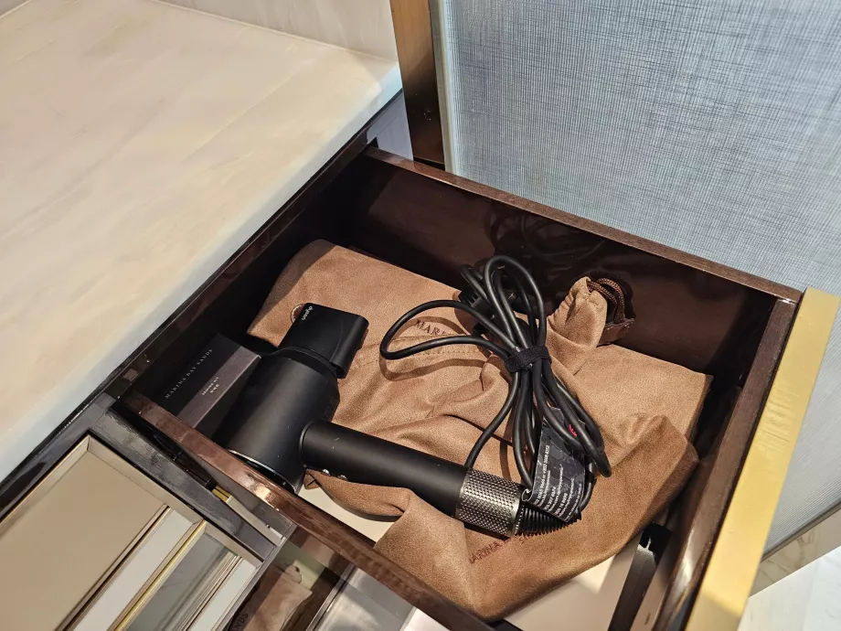 Στεγνωτήρας μαλλιών