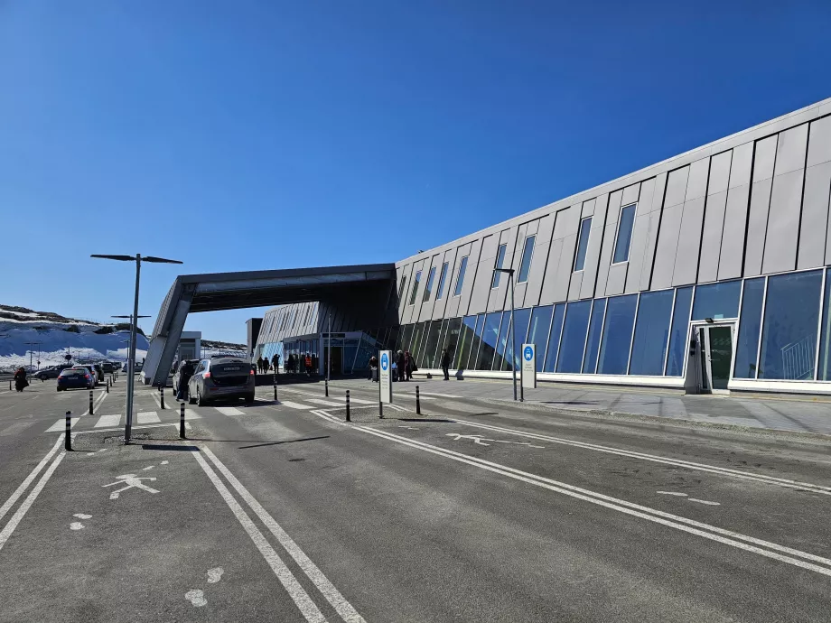 άφιξη από το αεροδρόμιο Nuuk