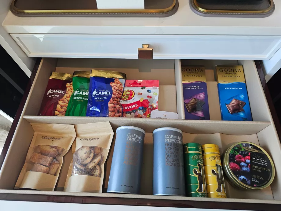 Μπισκότα, σοκολάτες και ξηροί καρποί