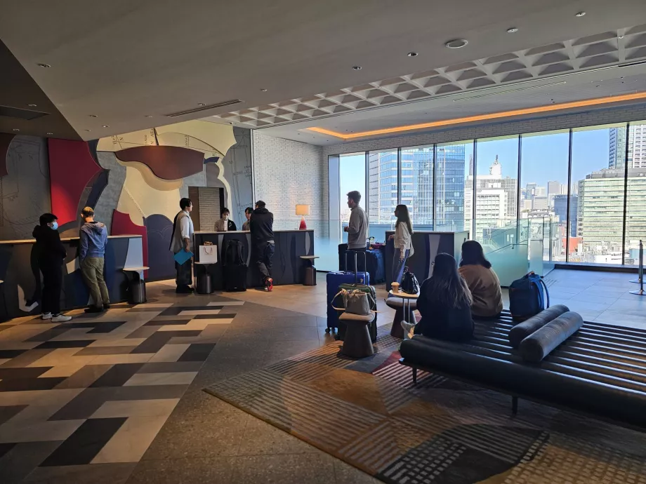 Υποδοχή του ξενοδοχείου στον 12ο όροφο