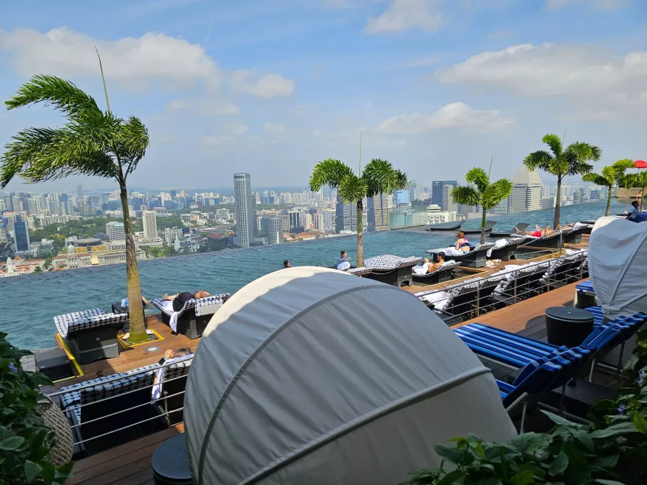 Απέραντη πισίνα MBS