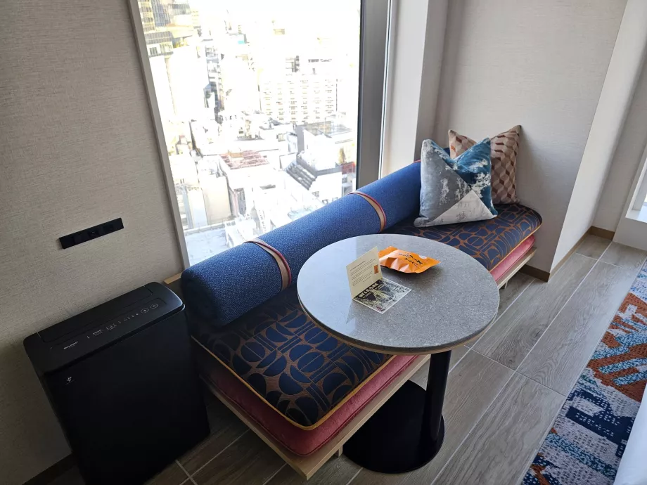 Καναπές στο δωμάτιο